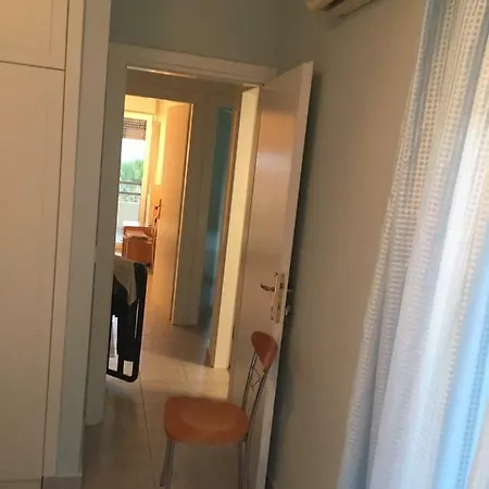Marisa Villa *